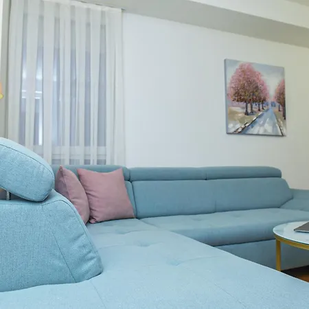 Rentnest Luxe Appartamento